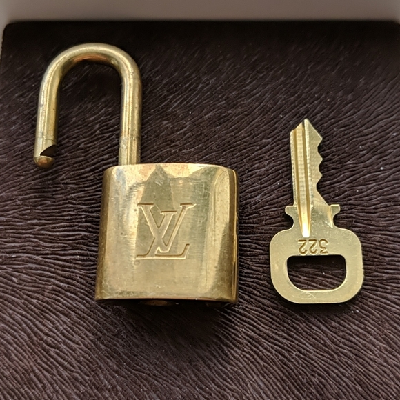 ⭐#322 Louis Vuitton padlock and key vintage - Picture 3 of 4